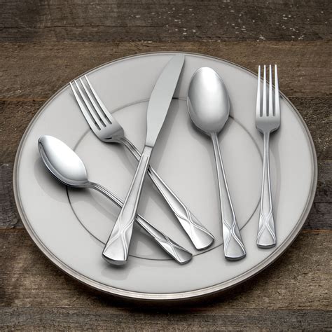 Dec 21, 2021 · This attractive flatware set Includes: 4 dinner spoon, 4 dinner knife,4 dinner fork, 4 salad fork, 4 tea spoon, Service for 4. The ReaNea spoons and forks silverware set are made of high quality stainless steel, Lead free, BPA free. 